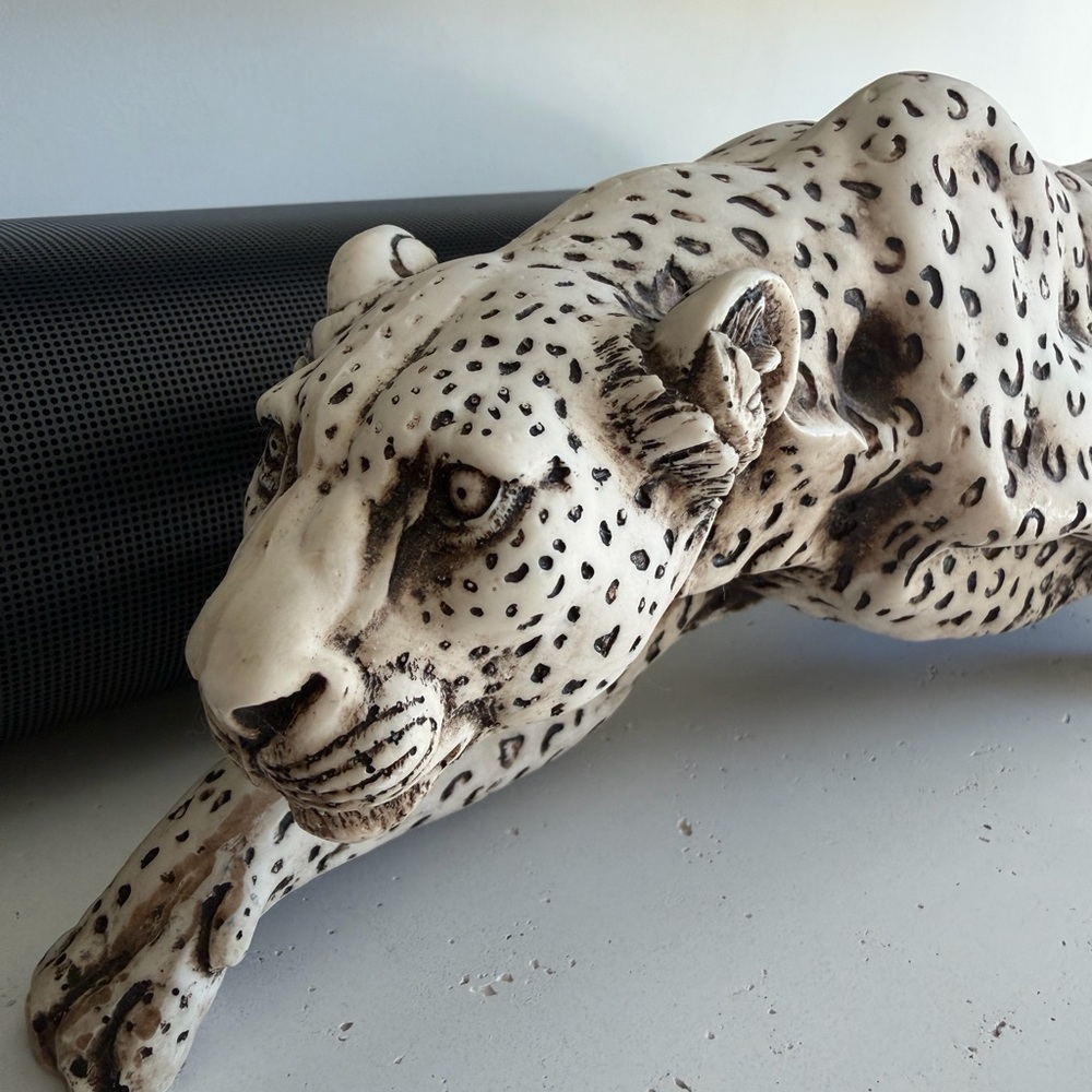 Leopard Figurine - Picture 3 of 4
